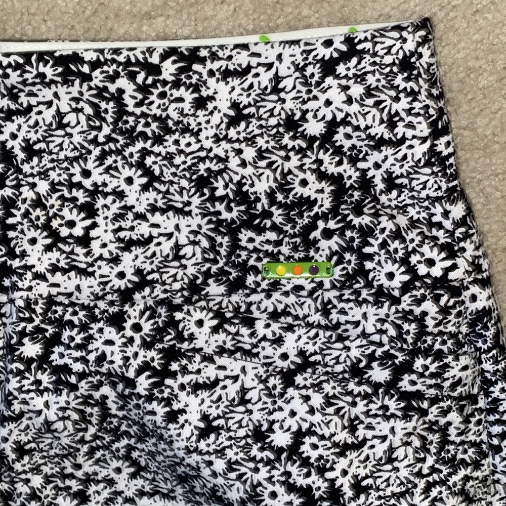 Donating today Swing golf skort - Picture 2 of 6